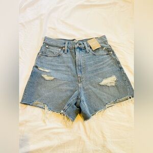 NWT Madewell Mom Jean denim shorts in Landsdale wash, sz 27. Orig $84.50+